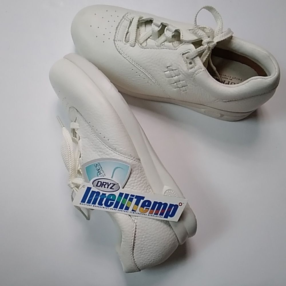 SUPREMES BY SOFT SPORT LEATHER UPPER WOMEN'S SHOES SIZE 9W